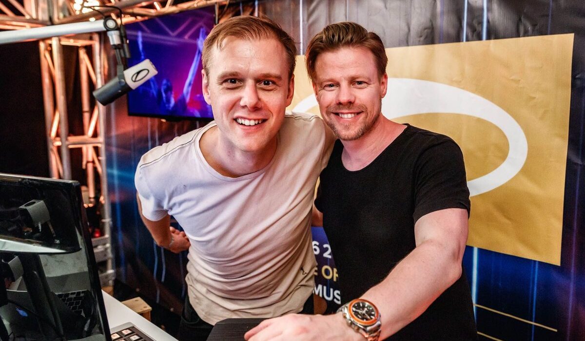 Watch Armin van Buuren and Ferry Corsten Perform Rare B2B Trance Set on Vinyl img