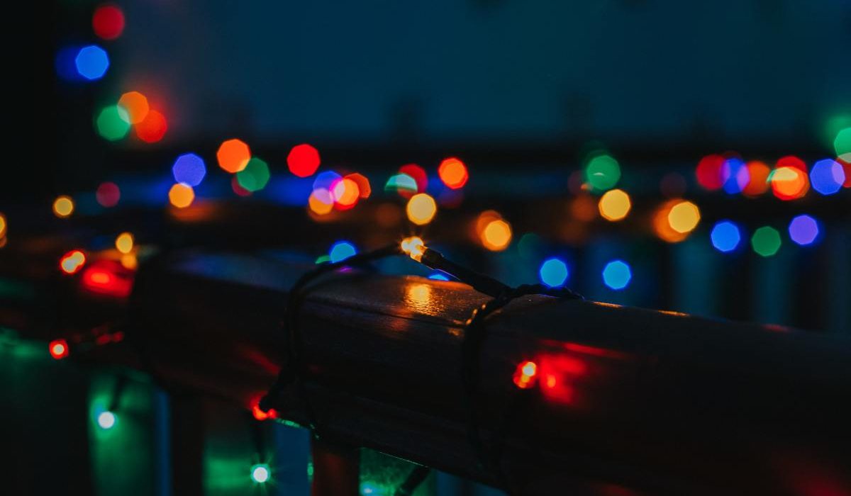 Watch This Epic Christmas Light Show Set to David Guetta and Sia’s Classic “Titanium” img