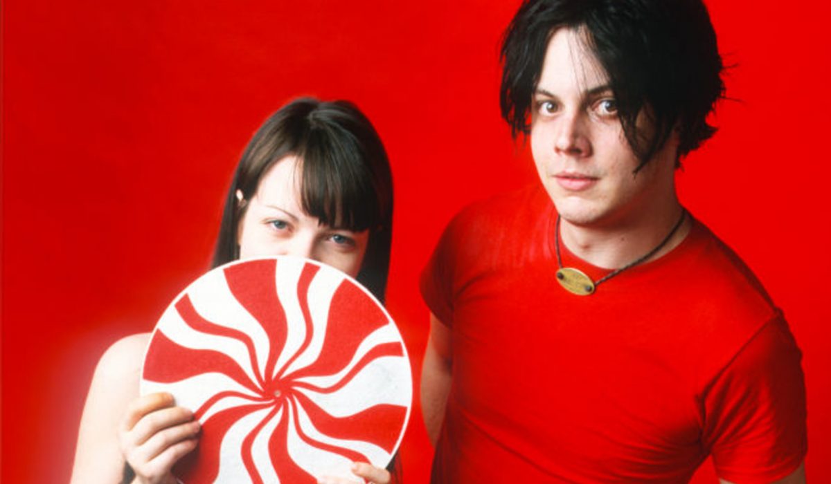 The White Stripes share 2001 ‘Jools Holland’ performance of ‘Hotel Yorba’ img