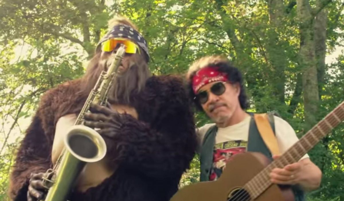 Watch John Oates and Saxsquatch perform unlikely ‘Maneater’ team-up img