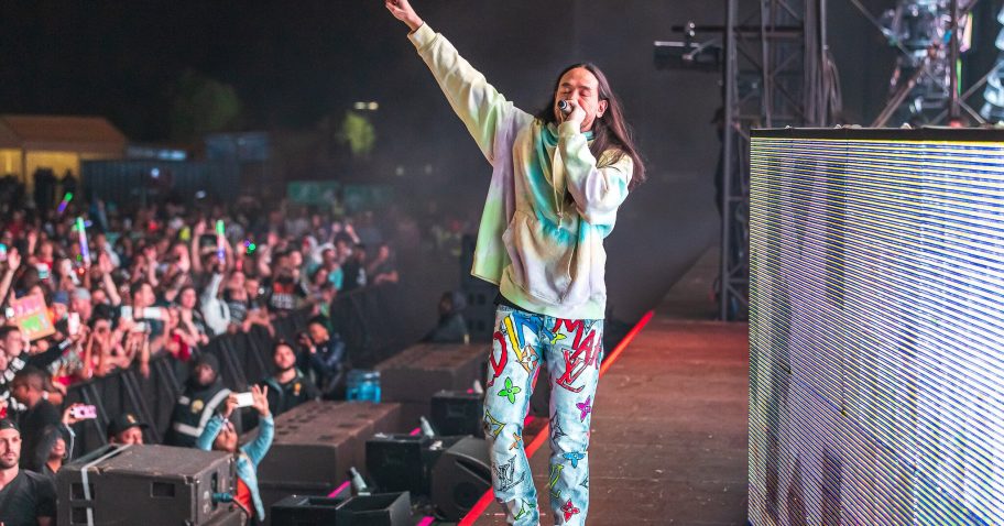 Steve Aoki Drops Afro-Beat Banger “Siliwa Hay” with Chemical Surf, Zafrir and Max-Africana img