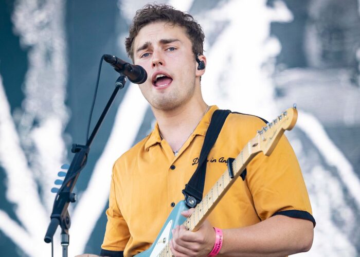 Sam Fender cancels US tour to deal with psychological heath img