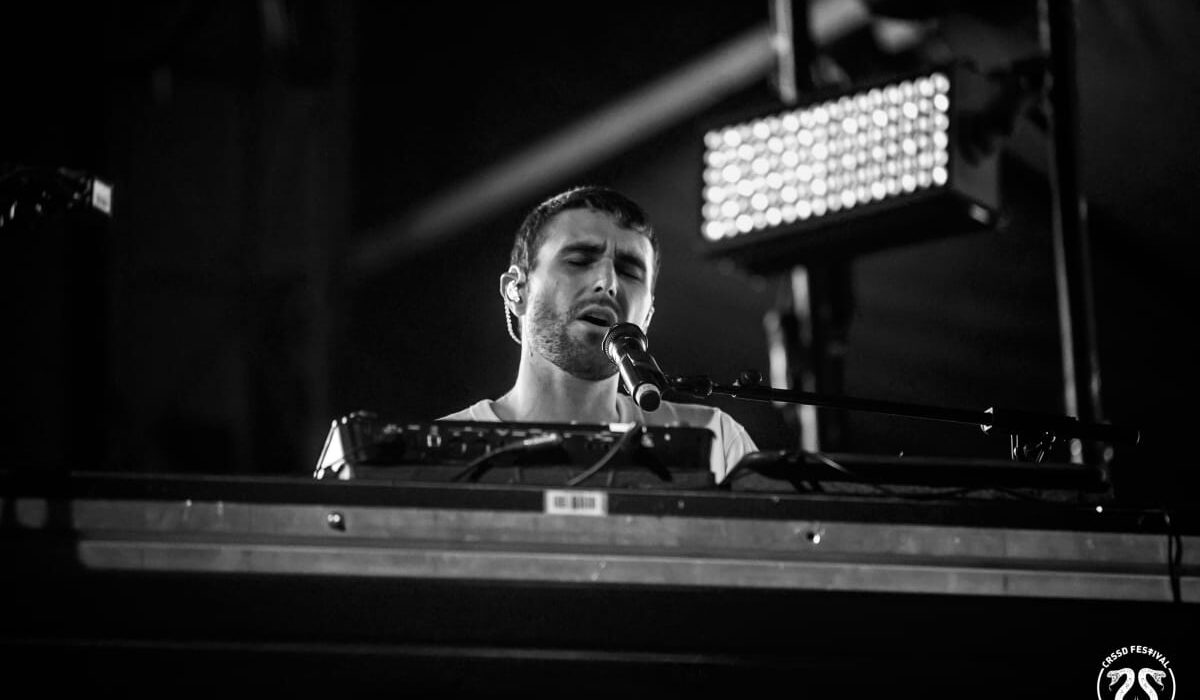 Fred again.. Slows Down With Rejuvenating EP of "Actual Life 3" Acoustic Piano Covers img