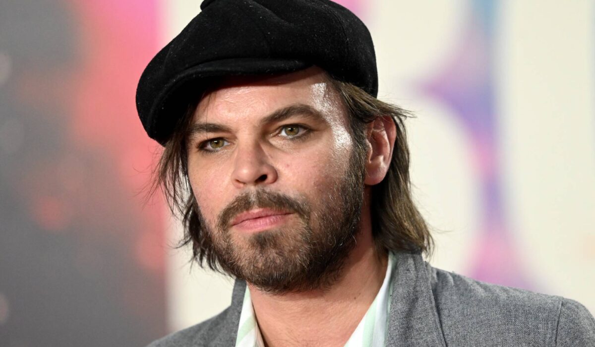 Gaz Coombes was worried Supergrass reunion would be a “backward step” img