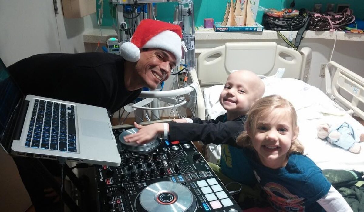 Hospitalized Pediatric Care Patients Learn to DJ In Virtual Reality img