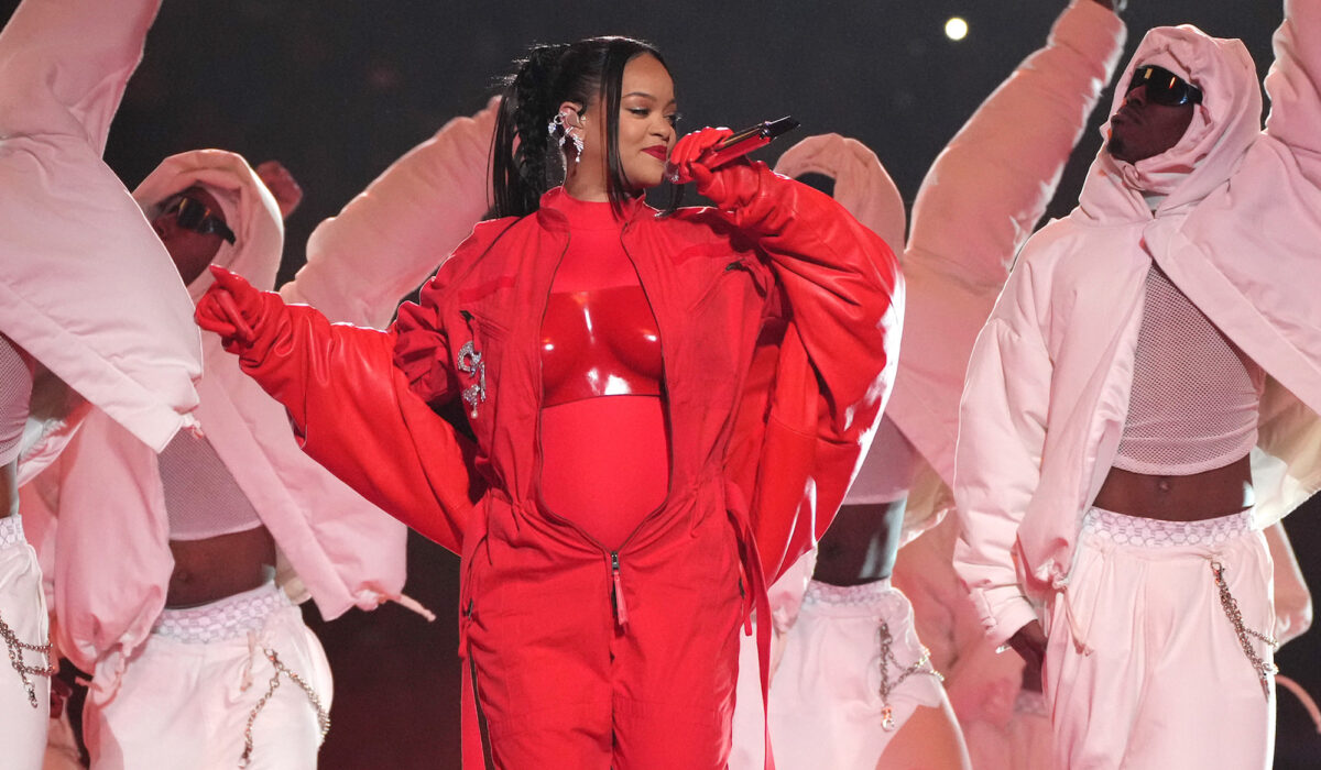 Rihanna says it will be “ridiculous” if her new album isn’t out this year img