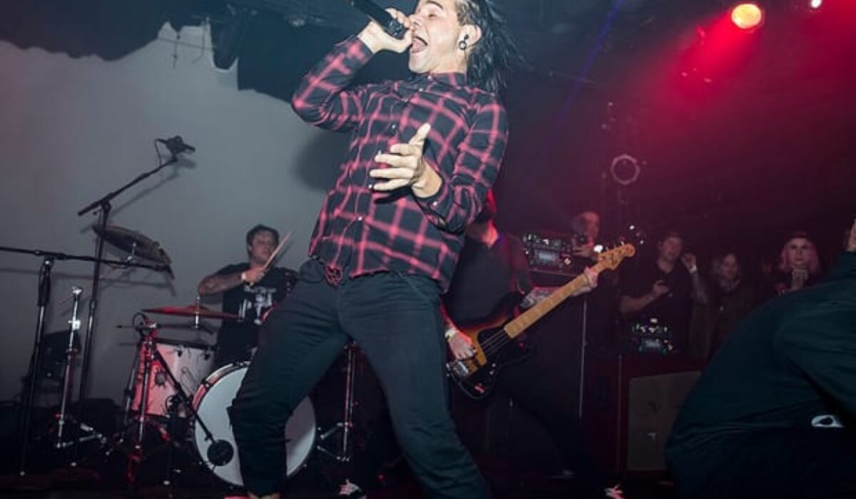 Skrillex’s Brilliant Sophomore Album Is an Ode to His Day Ones: Listen to “Quest For Fire” img