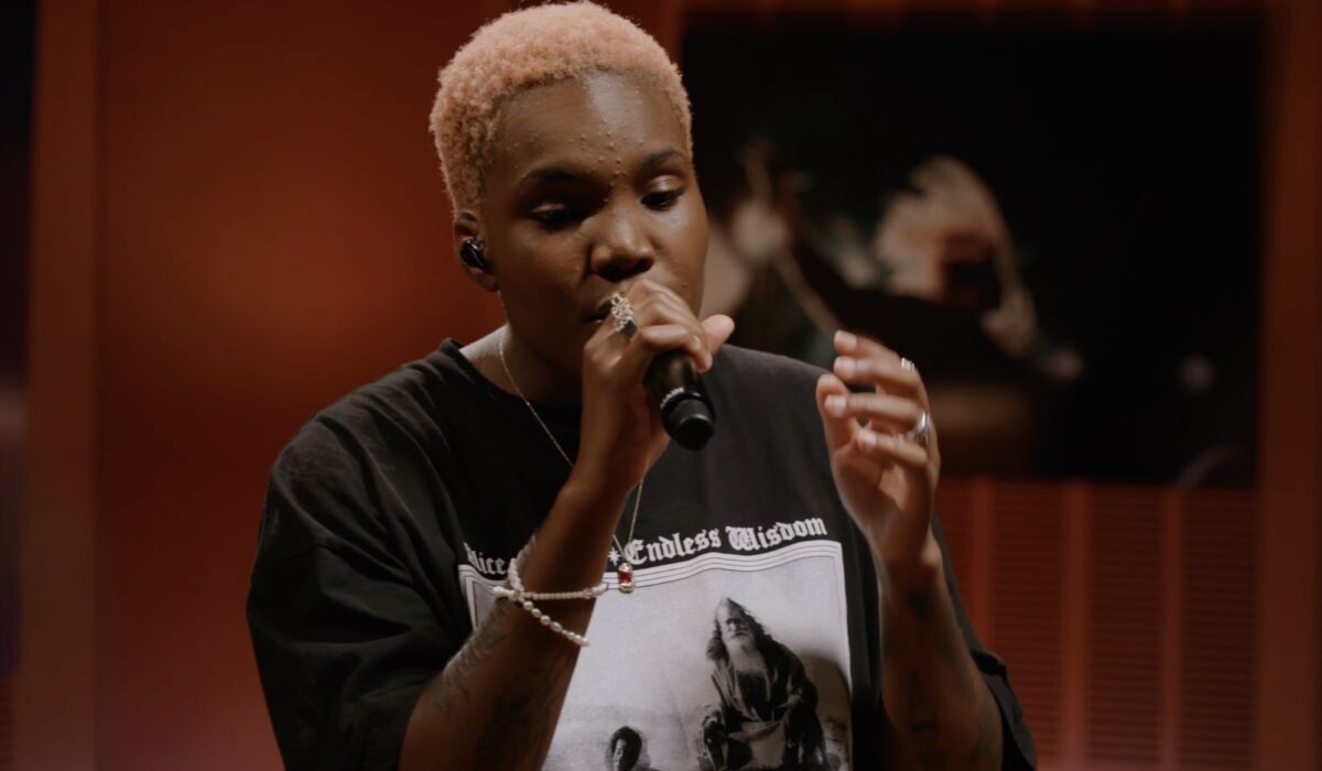 Arlo Parks talks managing perfectionism in her songwriting process img