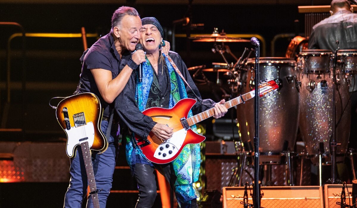 Bruce Springsteen & The E Street Band cancel gig due to illness img