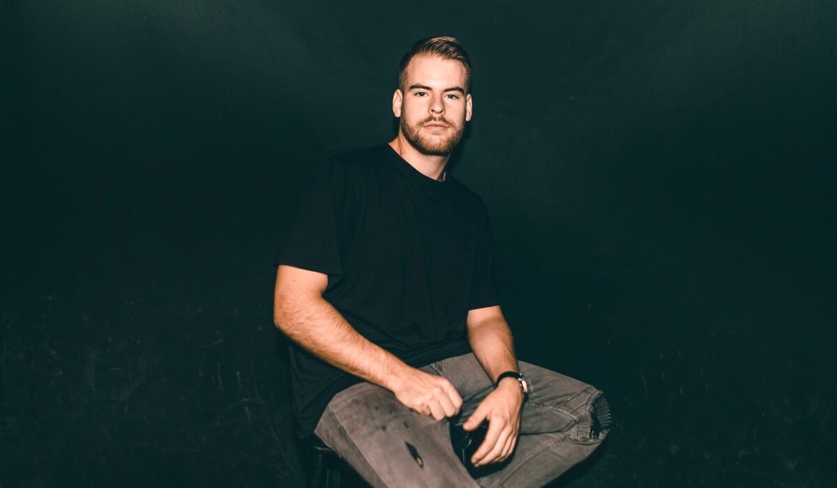 Listen to NITTI's Official "Sex On Fire" Remix for Kings of Leon img