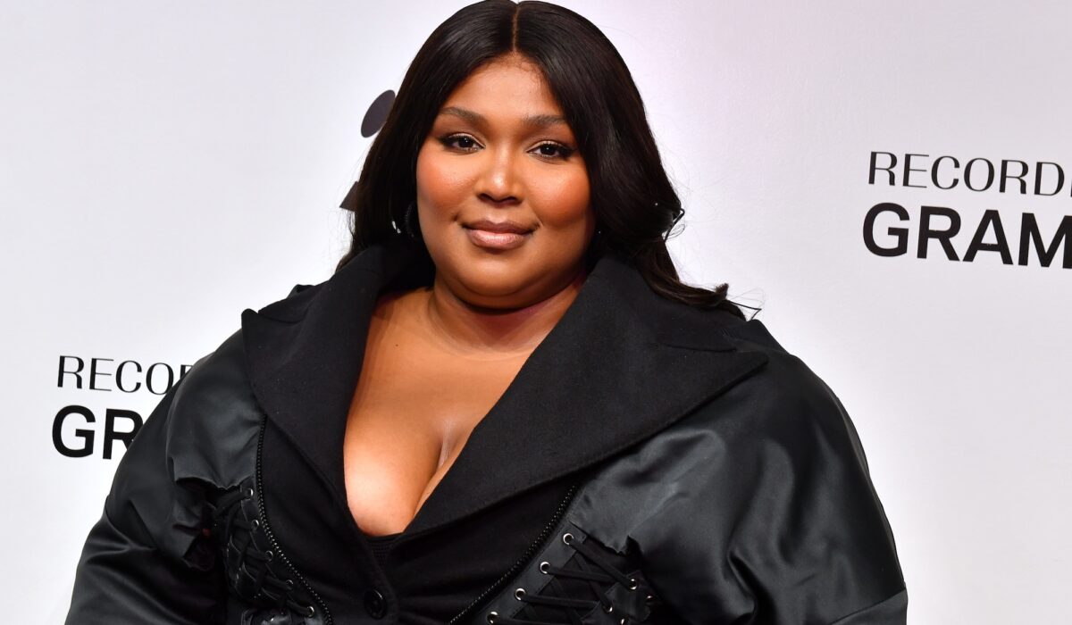 Lizzo slams “silence” supporting transphobia, racism and fatphobia img