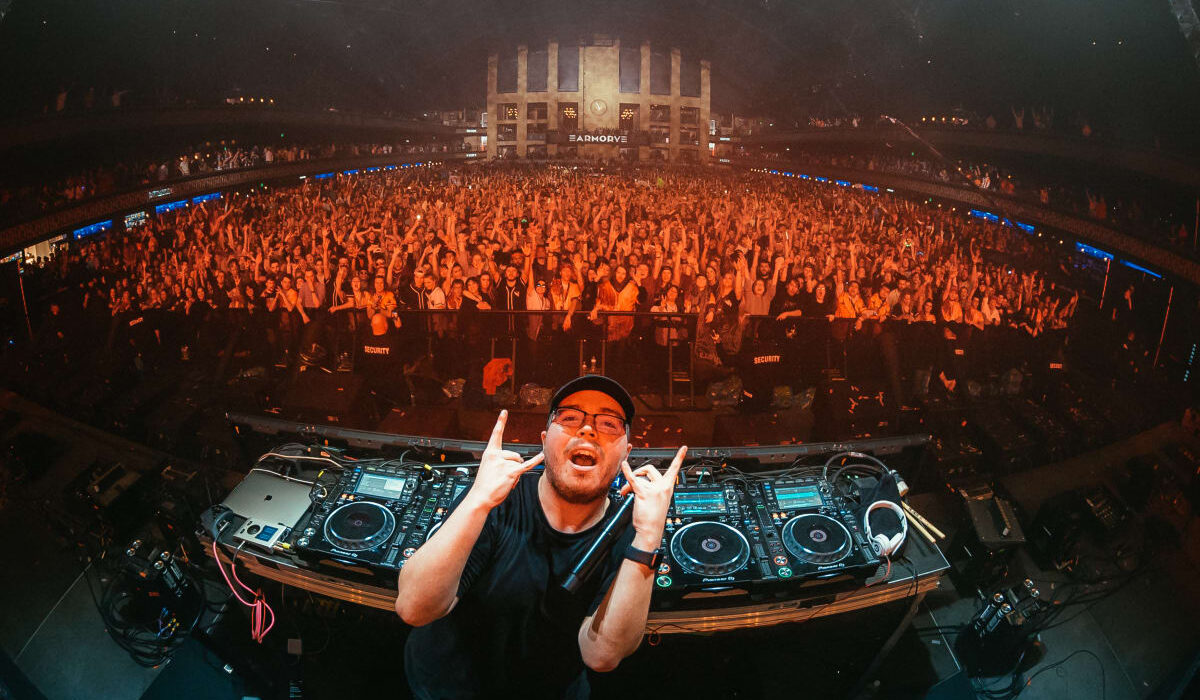 Ray Volpe Taps Donna Tella for Lovelorn Banger, "Meant To Be Lonely" img