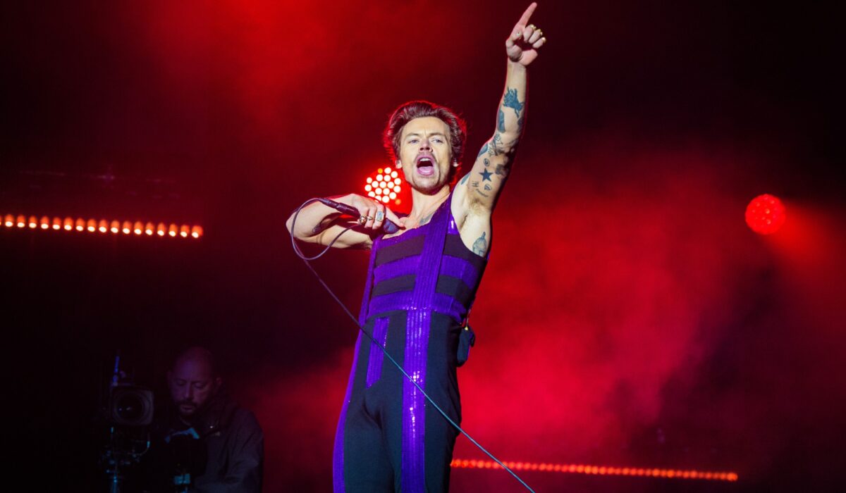 Watch Harry Styles revive fan favourite ‘The Banana Song’ img