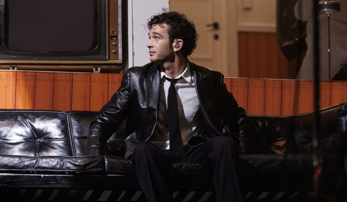 Watch The 1975’s nonchalant ‘SNL’ promos with Jenna Ortega img