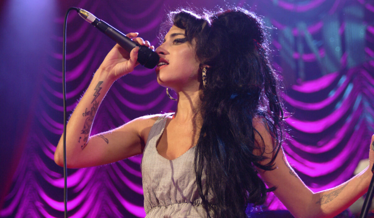 Amy Winehouse’s personal journals included in new book img