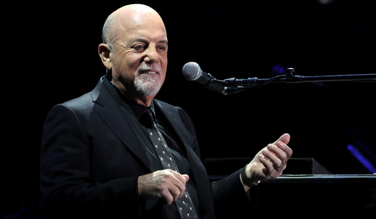 Billy Joel performs ‘Los Angelenos’ live for the first time in over 40 years img