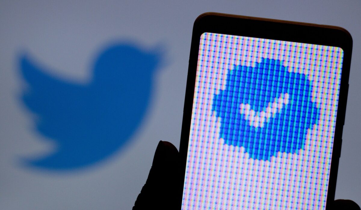 Entertainment world reacts as Twitter removes blue ticks img