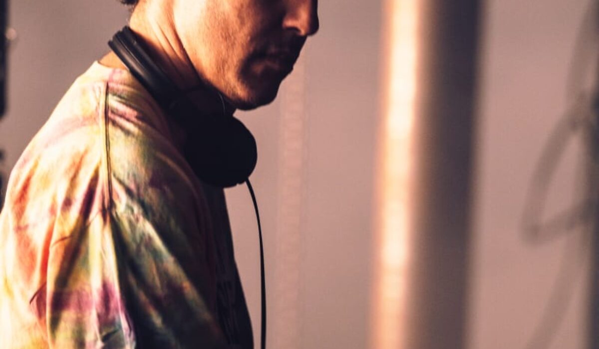 Listen to Four Tet's Adventurous Eight-Minute Soundscape, "Three Drums" img