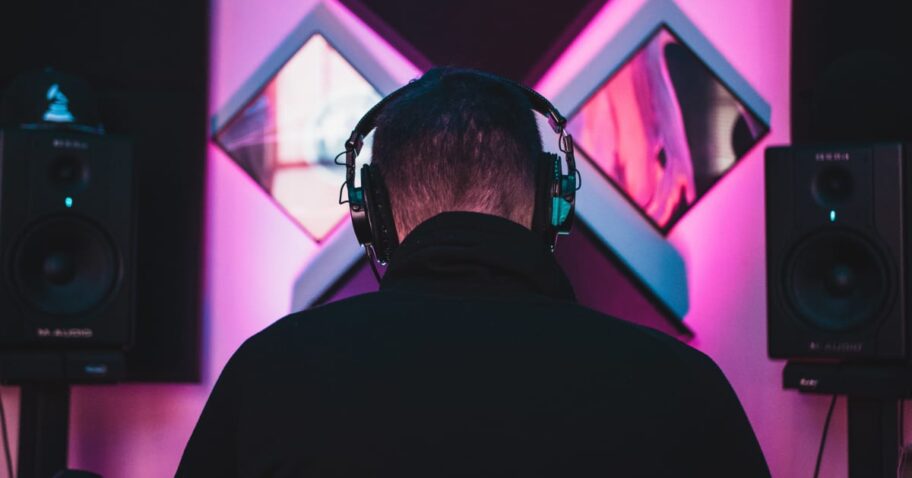 Universal Music Group Urges Streaming Services to Block Access to AI Companies img