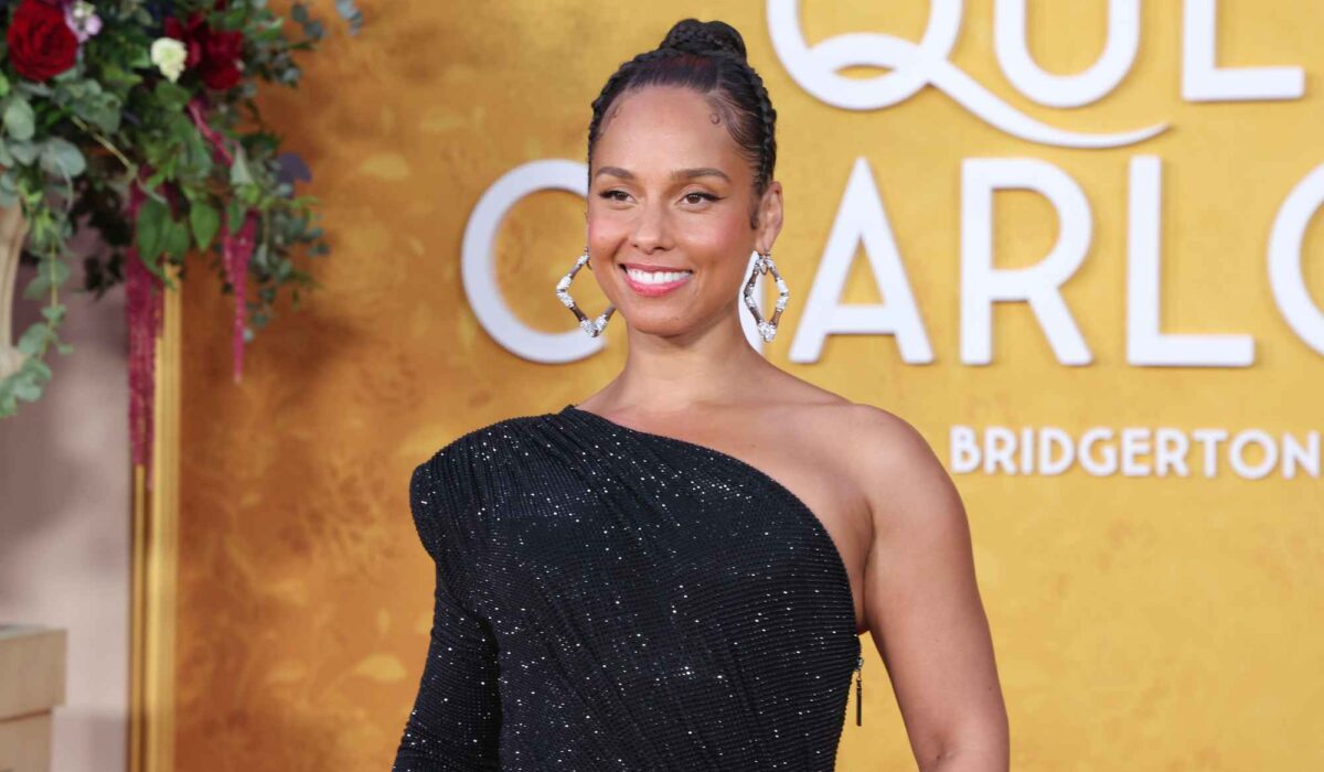 Alicia Keys performs ‘If I Ain’t Got You’ with all-women orchestra img