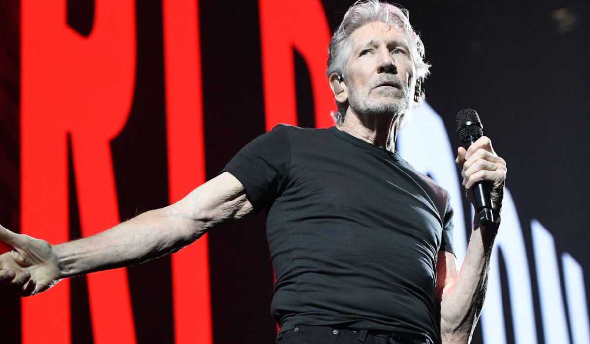 Berlin police investigating Roger Waters over Nazi-style clothing worn at gig img
