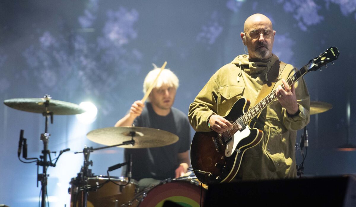 Bonehead says Oasis reunion would be “worth it for the younger fans” img