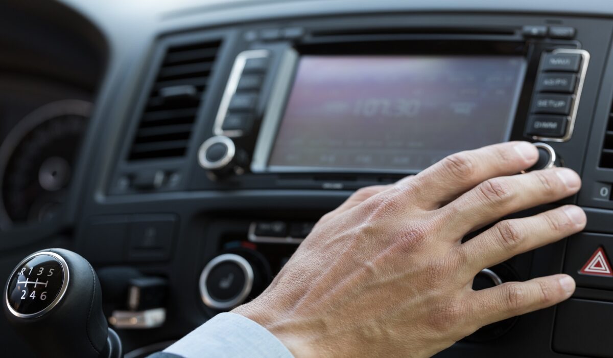 Car manufacturers Ford, BMW and Tesla to remove AM/FM radio from new models img