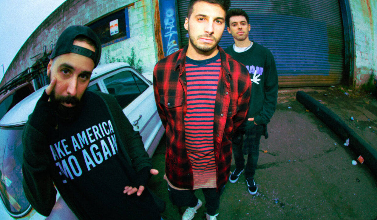 Cash Cash return with early emo sound on ‘Bleach (move on)’ – Dancing Astronaut img