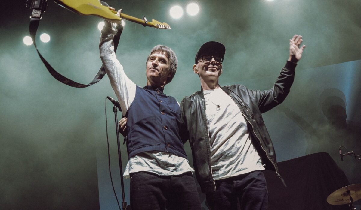 Fans are sharing footage of when Johnny Marr and Andy Rourke reunited on stage last year img