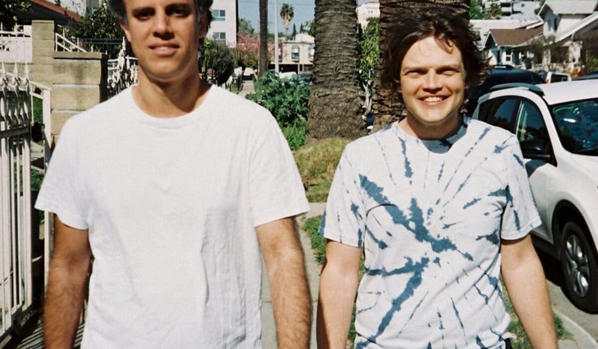 Four Tet and William Tyler Share 10-Minute, Psychedelic Rock-Inspired Track, "Darkness, Darkness" img