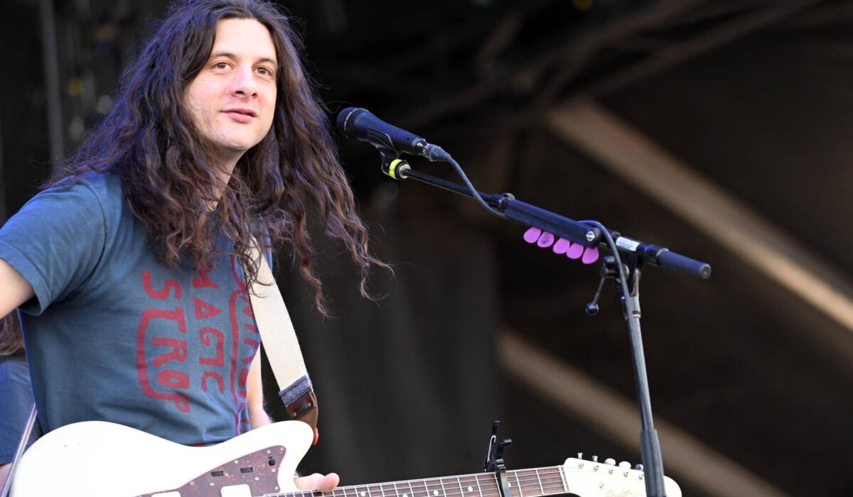 Kurt Vile covers Charli XCX with his daughters img