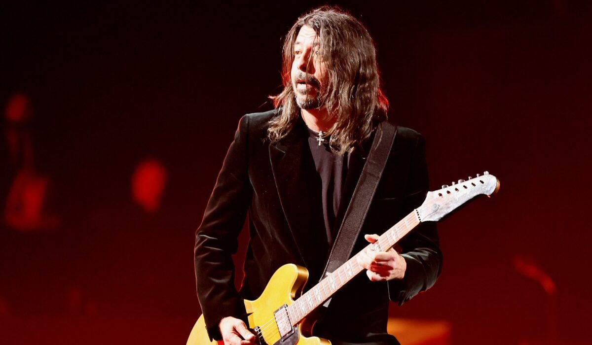 Listen to teaser of new Foo Fighters song out this week img