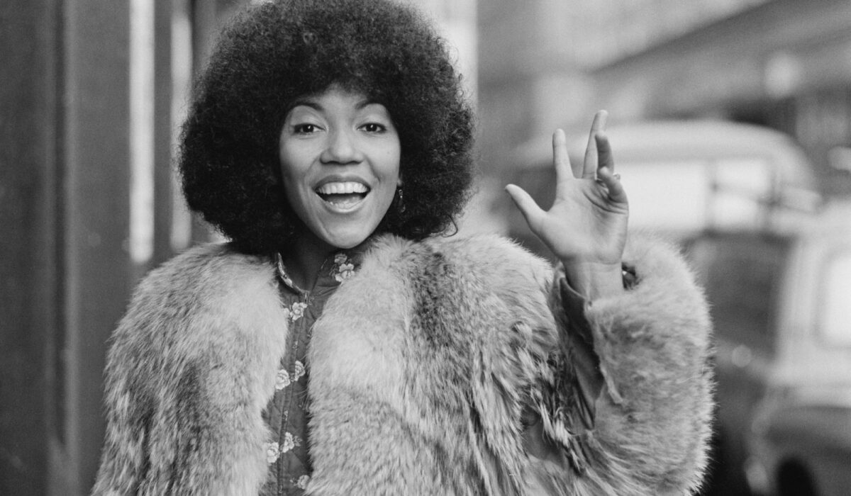 Solo artist and David Bowie backing singer Linda Lewis dies, aged 72 img