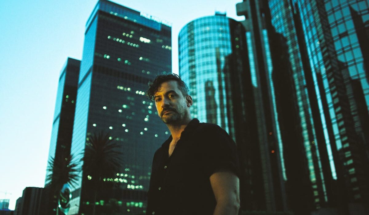 Watch Bonobo's Haunting Performance From London's Royal Albert Hall img