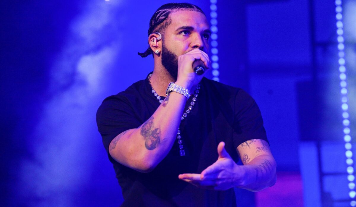 Drake goes viral after credit card gets declined on livestream img