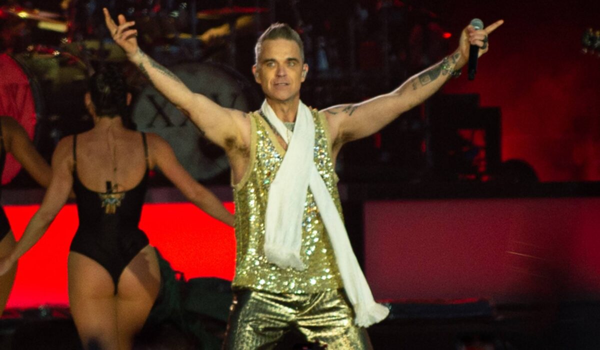 Robbie Williams on the two things that “saved” him from addiction and depression img