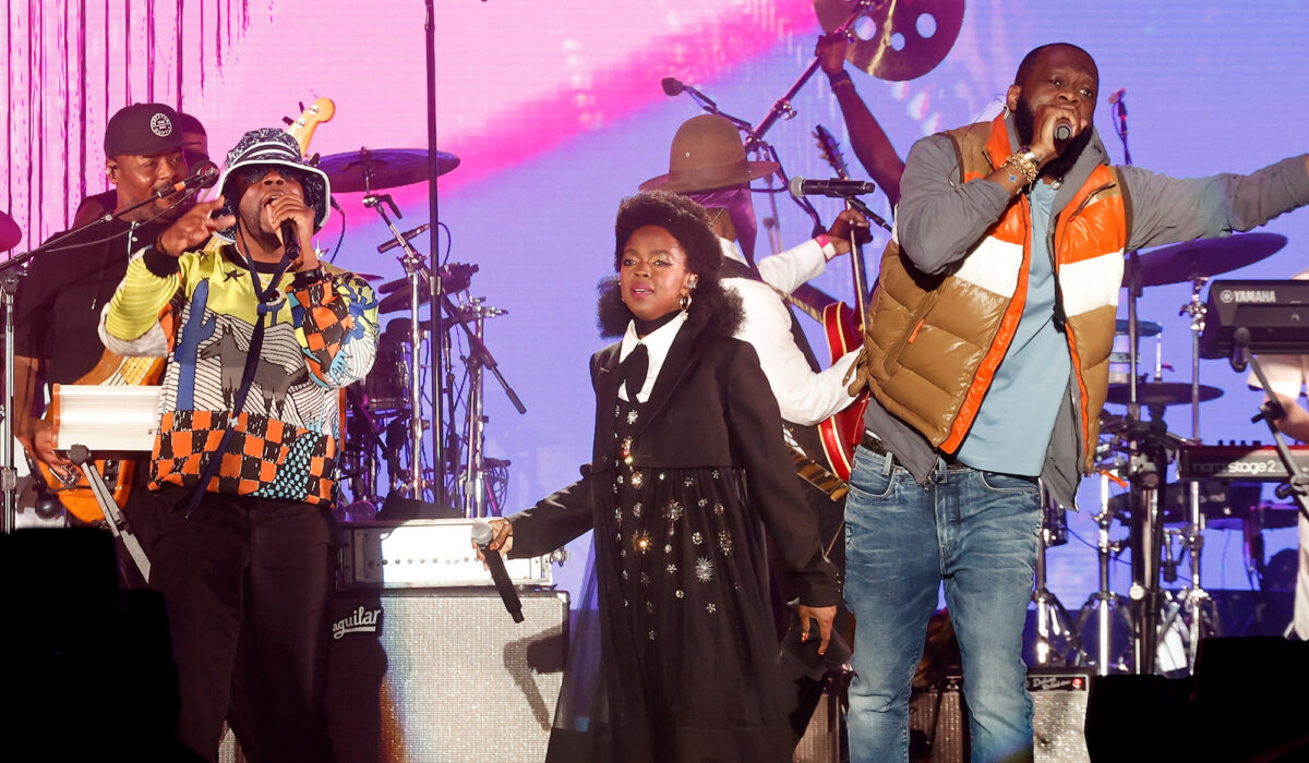 Watch Fugees host surprise reunion at Lauryn Hill gig img