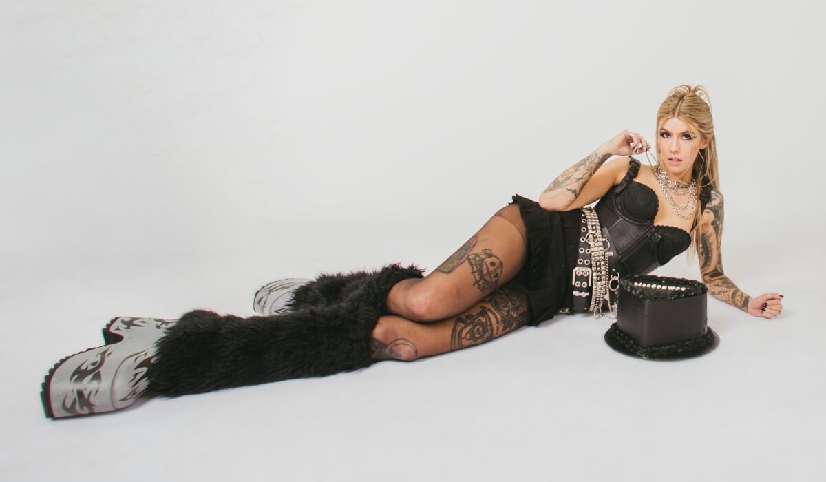 Luci Explores Growth, Love and Loss In Debut Album, "bittersweet" img