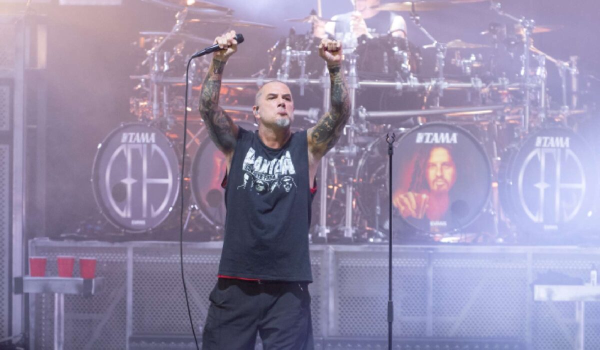 Pantera joined onstage by Randy Blythe and Dimebag’s girlfriend Rita Haney at Texas show img