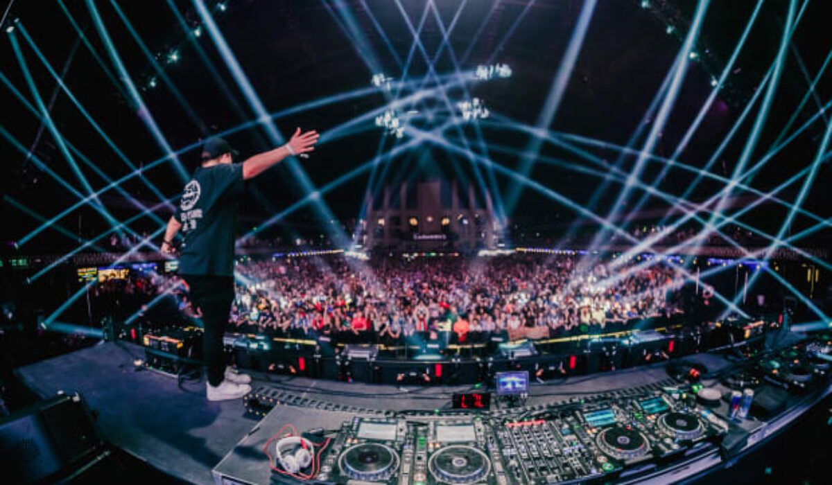 Ray Volpe Ushers In a New Era With Monstrous EP, "VOLPETRON ASCENDS" img