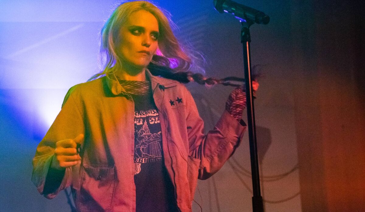 Sky Ferreira responds to claims of being “held hostage” by label img