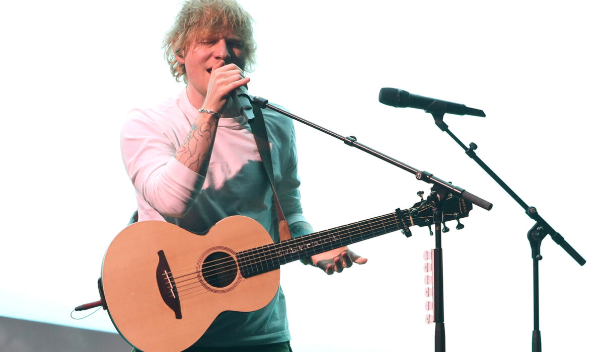 Ed Sheeran buys fans drinks on bar crawl for ‘Autumn Variations’ img