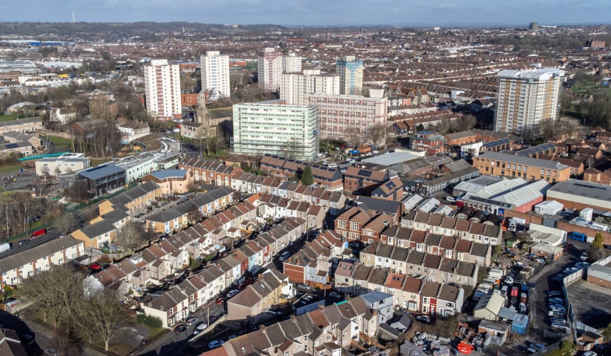 Eight people arrested after thousands-strong rave in Bristol img