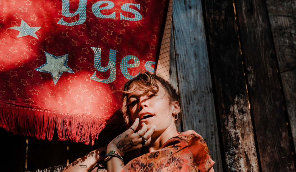 Listen: LP Giobbi Launches New Record Label With Intoxicating Single, "Time Expands" img