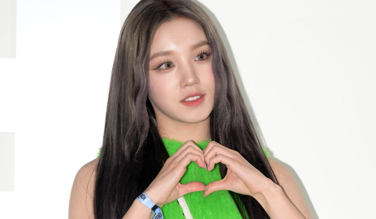 Listen to (G)I-DLE’s Yuqi’s cover of JVKE’s ‘ghost town’ img