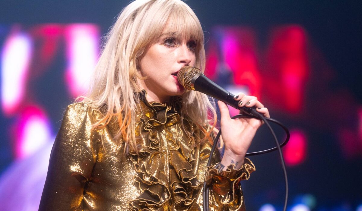 Paramore cuts ex-members out of group photo for ‘Brand New Eyes’ anniversary img