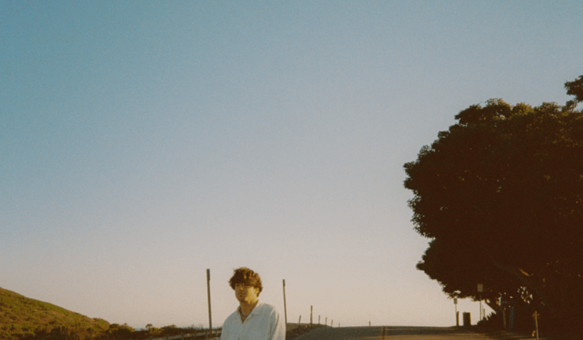 Surf Mesa Announces Debut EP, Drops Introspective Single "Run" img