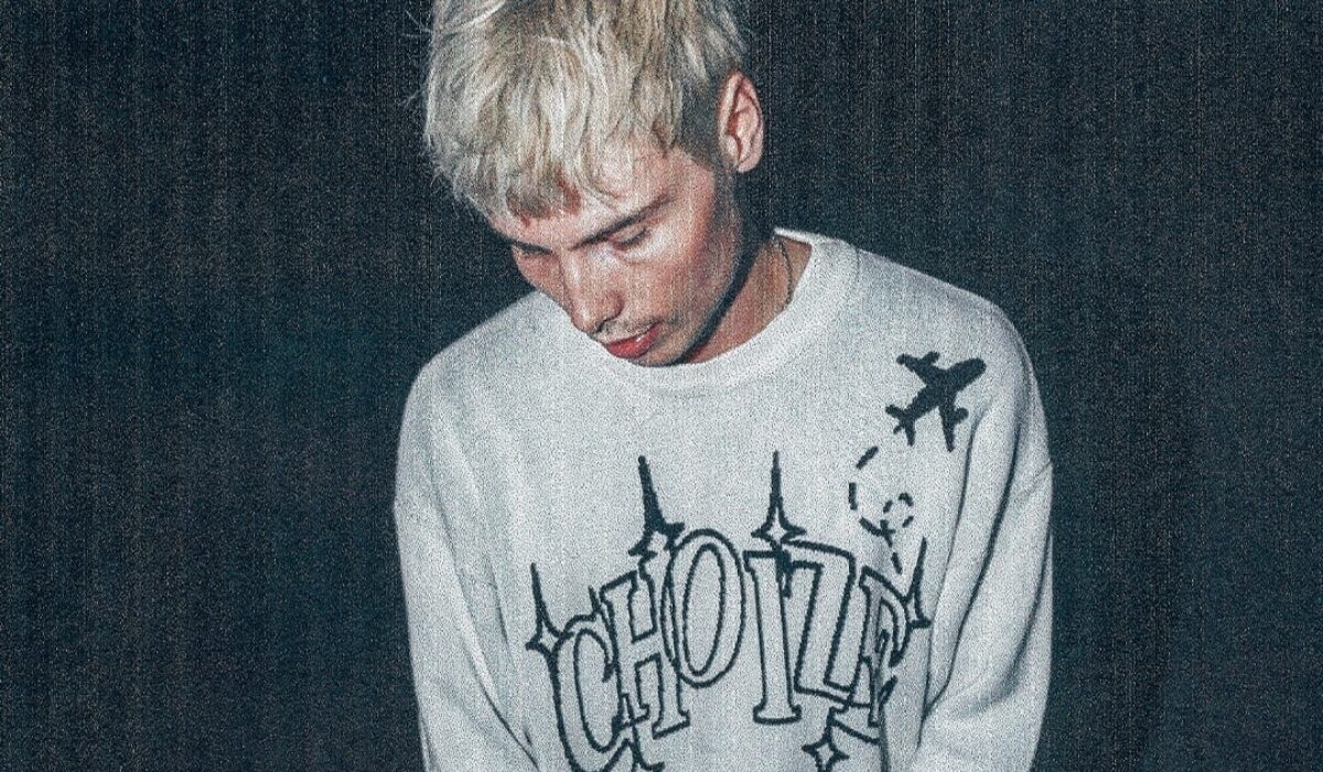 33 Below Drops Dreamy Single Ahead of Sophomore EP, "HOLD TIGHT" img