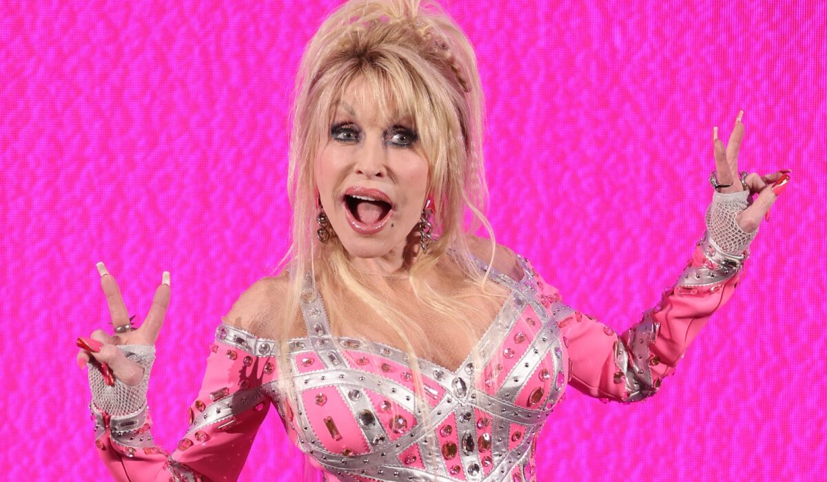 Dolly Parton to debut tracks from ‘Rockstar’ album in cinemas img