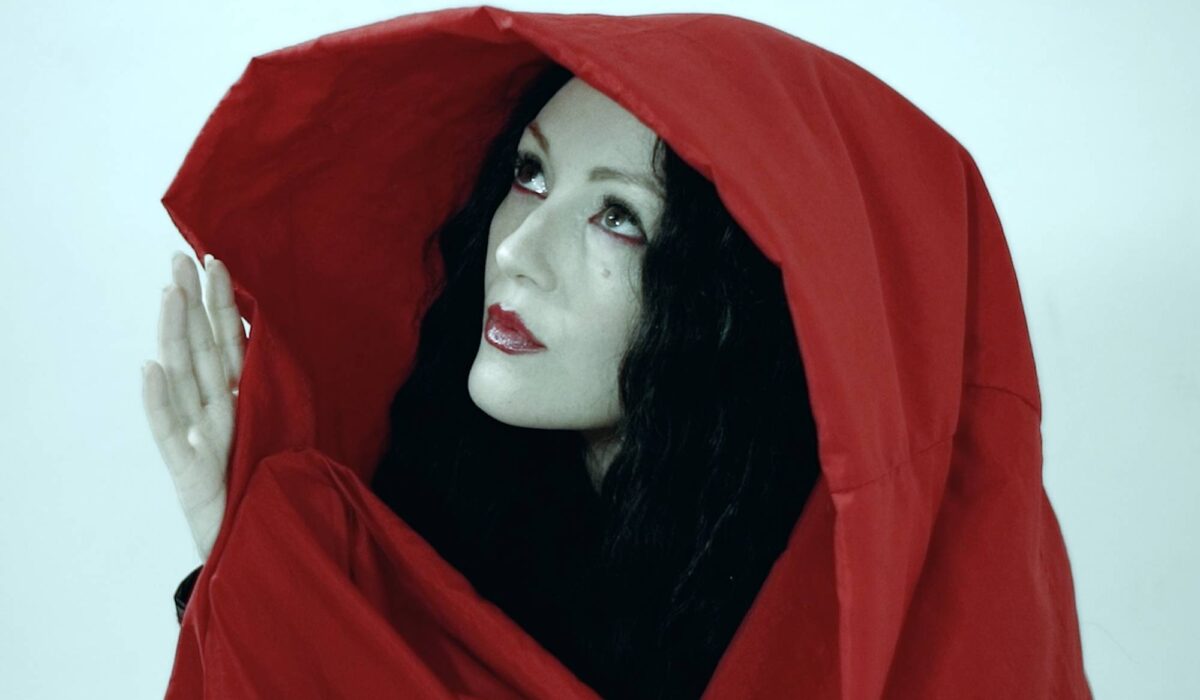 Elisabeth Elektra teams up with members of Mogwai and Chvrches for new single ‘Broken Promises’ img
